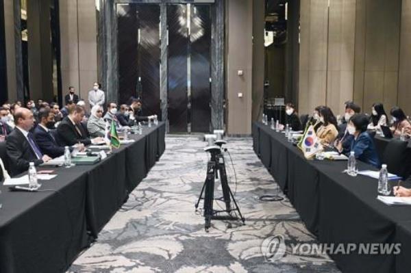 The sixth free trade agreement negotiations between South Korea and the Gulf Cooperation Council (GCC) take place at a Seoul hotel on Oct. 24, 2022, in this file photo provided by the South Korean trade ministry. (PHOTO NOT FOR SALE) (Yonhap)