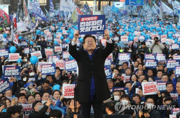 Rep. Lee Jae-myung, chief of the main opposition Democratic Party, attends an anti-government rally held in downtown Seoul on Feb. 4, 2023. (Pool photo)(Yonhap) 