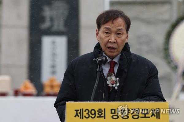 Vice Unification Minister Kim Ki-woong gives remarks at a memorial service held by people whose ancestors are in North Korea, in Imjingak, Paju, 28 kilometers northwest of Seoul, on Jan. 22, 2023. (Yonhap)