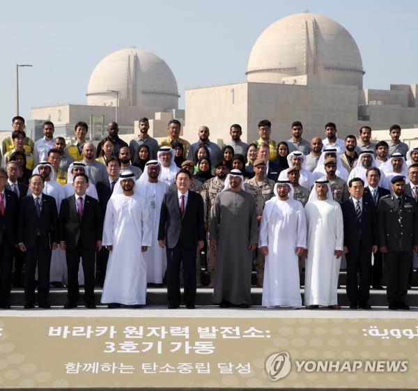 (第二副总理)尹光雄访问了韩国在阿联酋建造的核电站