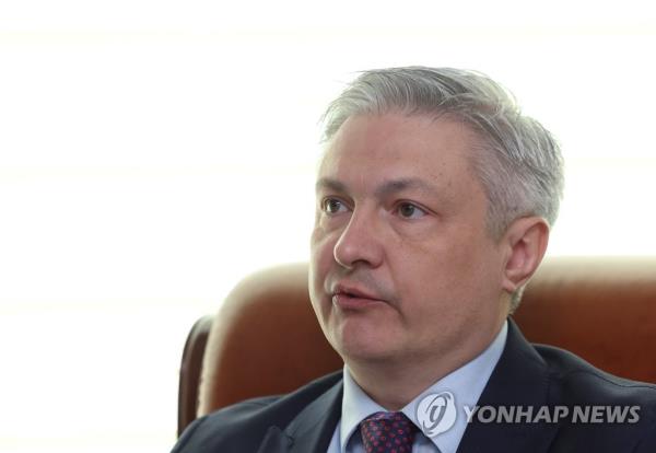 Ukrainian Ambassador to South Korea Dmytro Po<em></em>nomarenko speaks during an interview with Yo<em></em>nhap News Agency at the Ukrainian Embassy in Seoul on Feb. 21, 2023, as the Russian invasion of Kyiv marks its first anniversary on Feb. 24. (Yonhap)