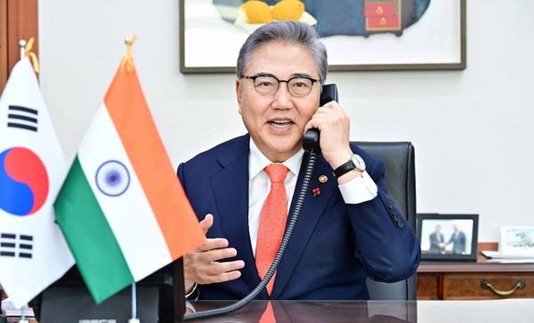 South Korean Foreign Minister Park Jin speaks over the phone to his Indian counterpart, Subrahmanyam Jaishankar, at his office in Seoul on Jan. 30, 2023, in this photo provided by his office. (PHOTO NOT FOR SALE) (Yonhap) 