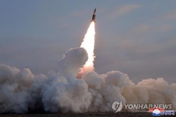 This undated file photo released by the Korean Central News Agency shows a North Korean missile launch. (For Use o<em></em>nly in the Republic of Korea. No Redistribution) (Yonhap)