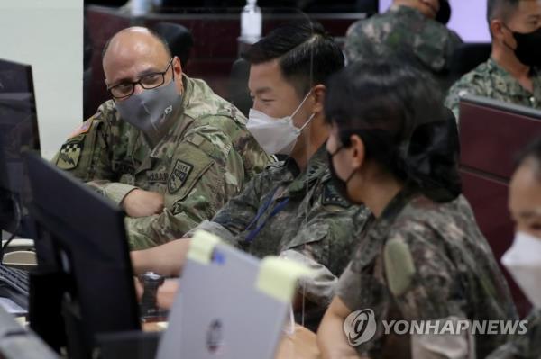 This file photo, released Aug. 23, 2022, shows South Korean and U.S. troops engaging in a combined military exercise at a wartime command bunker, called CP-TANGO. (PHOTO NOT FOR SALE) (Yonhap)