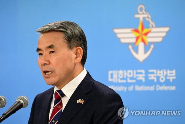 This file photo, taken Jan. 31, 2023, shows Defense Minister Lee Jong-sup speaking at a press co<em></em>nference after talks with his U.S. counterpart at the defense ministry in central Seoul. (Pool photo) (Yonhap)