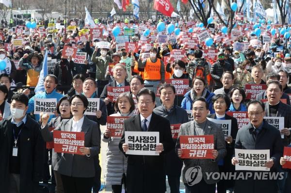 (LEAD)围绕岸田文雄首脑会谈，韩国政界分歧加剧