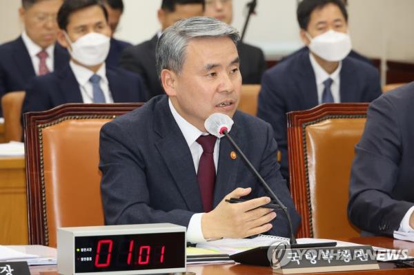 This file photo, taken March 23, 2023, shows Defense Minister Lee Jong-sup speaking during a parliamentary session at the Natio<em></em>nal Assembly in Seoul. (Yonhap)