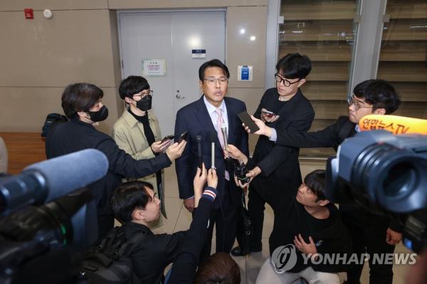 Principal Deputy Natio<em></em>nal Security Adviser Kim Tae-hyo speaks to the press at Incheon Internatio<em></em>nal Airport, west of Seoul, on April 15, 2023, upon arrival from Washington. (Yonhap)