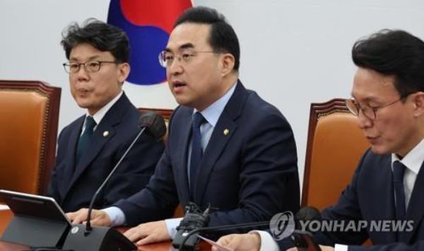 Main opposition Democratic Party floor leader Park Hong-keun speaks during a policy coordinating meeting held at the Natio<em></em>nal Assembly in Seoul on April 20, 2023. (Yonhap)