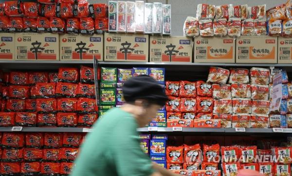 A customer shops for groceries at a supermarket in Seoul on July 2, 2023. (Yonhap)