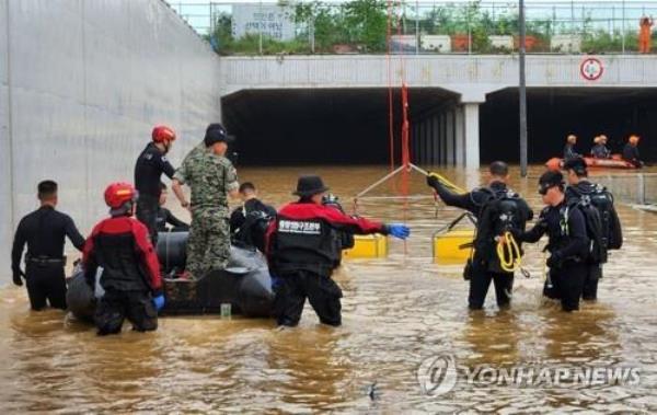 8具尸体在五松被水淹没的地下隧道中被发现