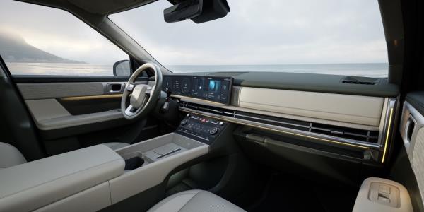 This photo provided by Hyundai Motor Co. shows the interior design of the all-new Santa Fe SUV. (PHOTO NOT FOR SALE) (Yonhap)