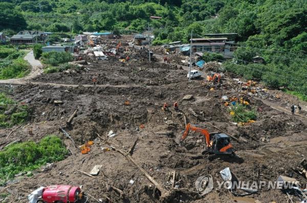 Restoration work is underway at a village in Yecheon, 161 kilometers southeast of Seoul, on July 17, 2023, wher<em></em>e a<em></em>bout 30 residents were killed or unaccounted for following massive landslides triggered by torrential rain. (Yonhap)