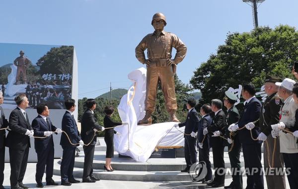 (LEAD)韩国取消了白南准将军的亲日国葬记录