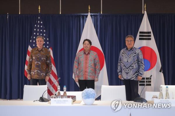 (From L to R) U.S. Secretary of State Antony Bl<em></em>inken, Japanese Foreign Minister Yoshimasa Hayashi and South Korean Foreign Minister Park Jin hold a trilateral meeting in Jakarta on July 14, 2023, to discuss measures against North Korea's missile provocations. (Pool photo) (Yonhap)