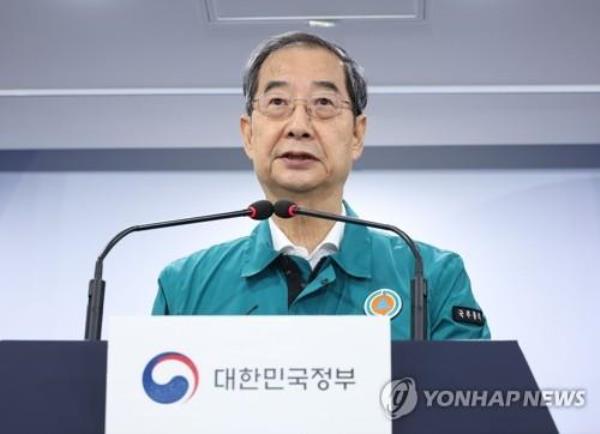 Prime Minister Han Duck-soo is seen reading a special statement in the wake of shocking crimes against random people at the government complex in Seoul on Aug. 23, 2023. (Yonhap) 