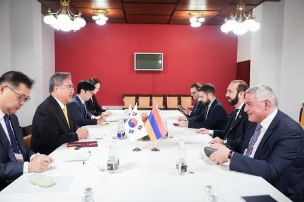 South Korean Foreign Minister Park Jin (2nd from L) holds discussions with his Armenian counterpart, Ararat Mirzoyan (2nd from R), in Slovenia on Aug. 28, 2023, in this photo provided by the foreign ministry. (PHOTO NOT FOR SALE) (Yonhap)