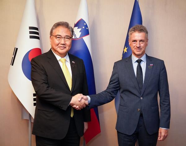 South Korean Foreign Minister Park Jin (L) poses for a photo as he pays a courtesy visit to Slovenian Prime Minister Robert Golob, in Slovenia on Aug. 28, 2023, in this photo provided by the foreign ministry. (PHOTO NOT FOR SALE) (Yonhap)