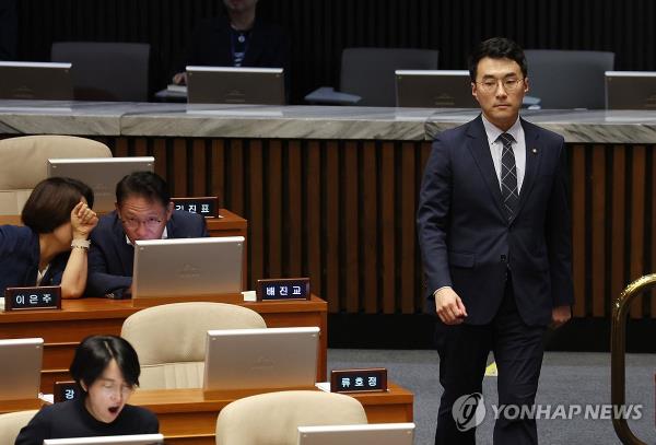 Rep. Kim Nam-kuk (R) attends a plenary session at the Natio<em></em>nal Assembly in Seoul on Aug. 24, 2023. (Yonhap)