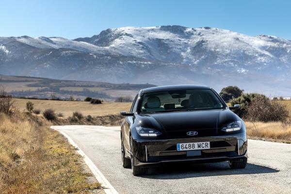 This file photo provided by Hyundai Motor Group shows the Hyundai Io<em></em>niq 6 sedan. (PHOTO NOT FOR SALE) (Yonhap)