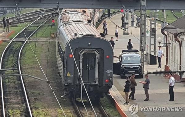 Police personnel, soldiers are seen at the railway station in the eastern Russian city of Vladivostok on Sept. 11, 2023. (Yonhap)