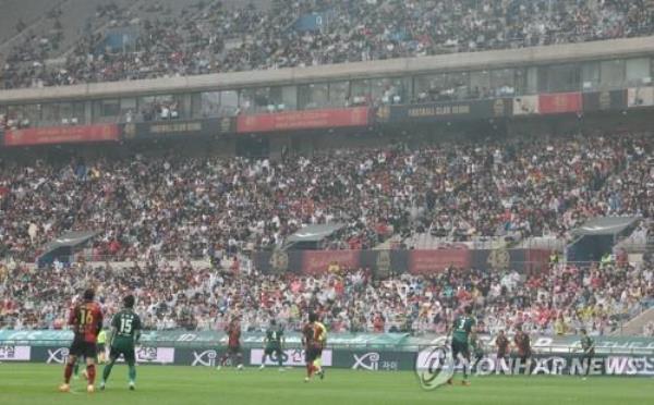 This file photo taken May 5, 2023, shows a K League match between FC Seoul and Jeo<em></em>nbuk Hyundai Motors at Seoul World Cup Stadium in the capital. (Yonhap)