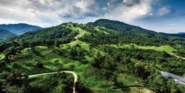 Jisan-dong Tumuli in Goryeong County, North Gyeo<em></em>ngsang Province, a cluster of tombs of Korea's ancient co<em></em>nfederation Gaya, is seen in this photo from the Cultural Heritage Administration's homepage. (PHOTO NOT FOR SALE) (Yonhap)