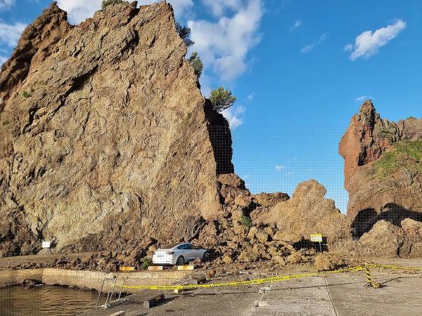 东部郁陵岛旅游景点发生岩崩，造成4人受伤