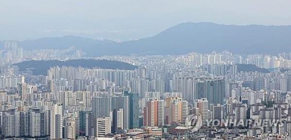 This undated file photo shows apartments in Seoul. (Yonhap) 