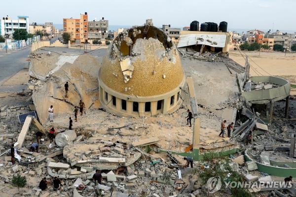 This Reuters photo shows a Palestinian mosque attacked by Israel in the southern part of the Gaza Strip on Oct. 8, 2023. (Yonhap) 