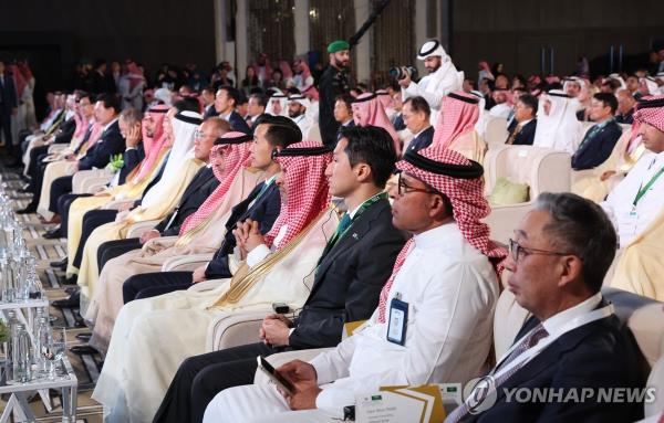 South Korean and Saudi Arabian officials attend a bilateral investment forum at a hotel in Riyadh on Oct. 22, 2023. (Yonhap)