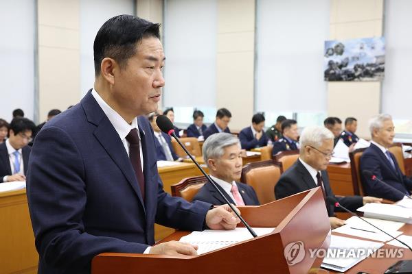 Defense Minister Shin Won-sik briefs on the 2024 budget proposal during a parliamentary session held at the Natio<em></em>nal Assembly on Nov. 1, 2023. (Yonhap) 