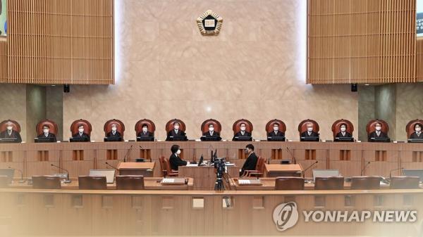 A photo, provided by Yo<em></em>nhap News TV, of the Supreme Court judges (Yonhap)