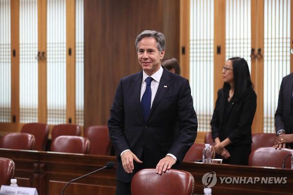 (LEAD)尹光雄在总统官邸与布林肯共进午餐