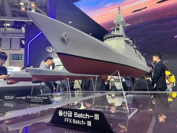 This undated file photo shows a model of South Korea's 3,600-ton, next-generation frigate with enhanced anti-submarine and anti-air capabilities. (Yonhap) 