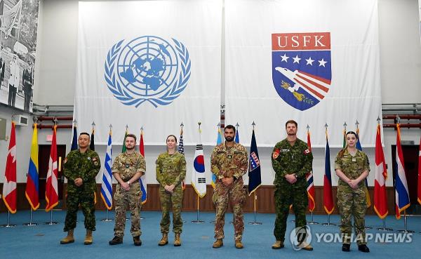 This file photo, taken Aug. 30, 2023, shows augmentation troops from member states of the United Nations Command posing for a photo at Camp Humphreys, a U.S. military garrison in Pyeongtaek, 60 kilometers south of Seoul. (Pool photo) (Yonhap)