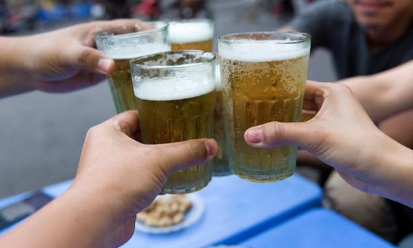 Beer Toasting, street food Vietnam