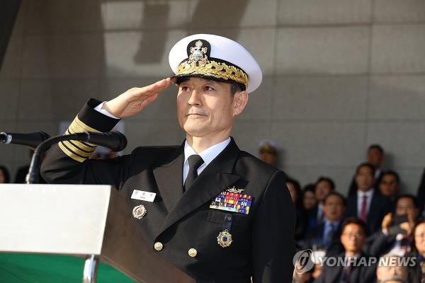 This file photo, taken Oct. 31, 2023, shows Adm. Yang Yong-mo, chief of naval operations, saluting during his inauguration ceremony at the Gyeryo<em></em>ngdae military headquarters in Gyeryong, 142 kilometers south of Seoul. (Yonhap)