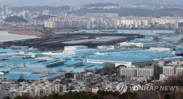 This photo provided by Hyundai Motor shows the company's production plant in Ulsan, some 300 kilometers southeast of Seoul. (PHOTO NOT FOR SALE) (Yonhap)