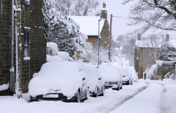 Some regions could see snow falling at a rate of 10cm per hour