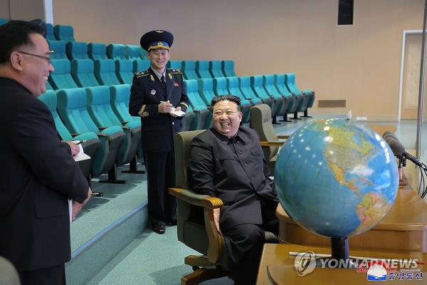 朝鲜称间谍卫星在韩国、夏威夷和其他“主要目标地区”拍到了美国航母的照片