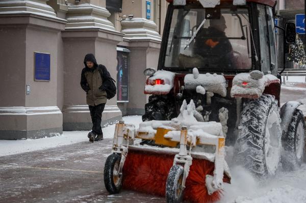 暴风雪在乌克兰和摩尔多瓦造成8人死亡，数百个城镇停电