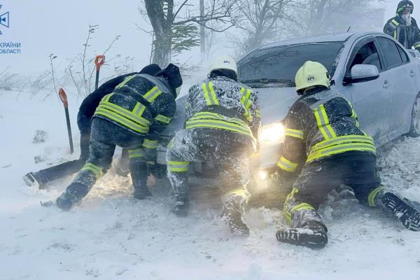 乌克兰暴风雪造成10人死亡，数千人从敖德萨获救